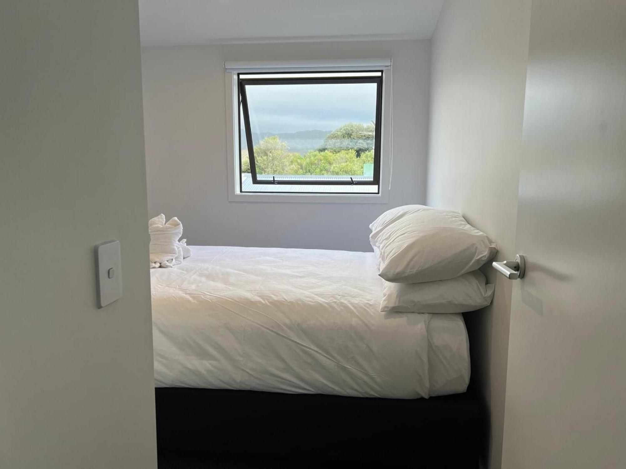 Central Modern 3-Bedroom,3- Bathroom House With Patio And Carpark- Lower Hutt City Centre Kültér fotó