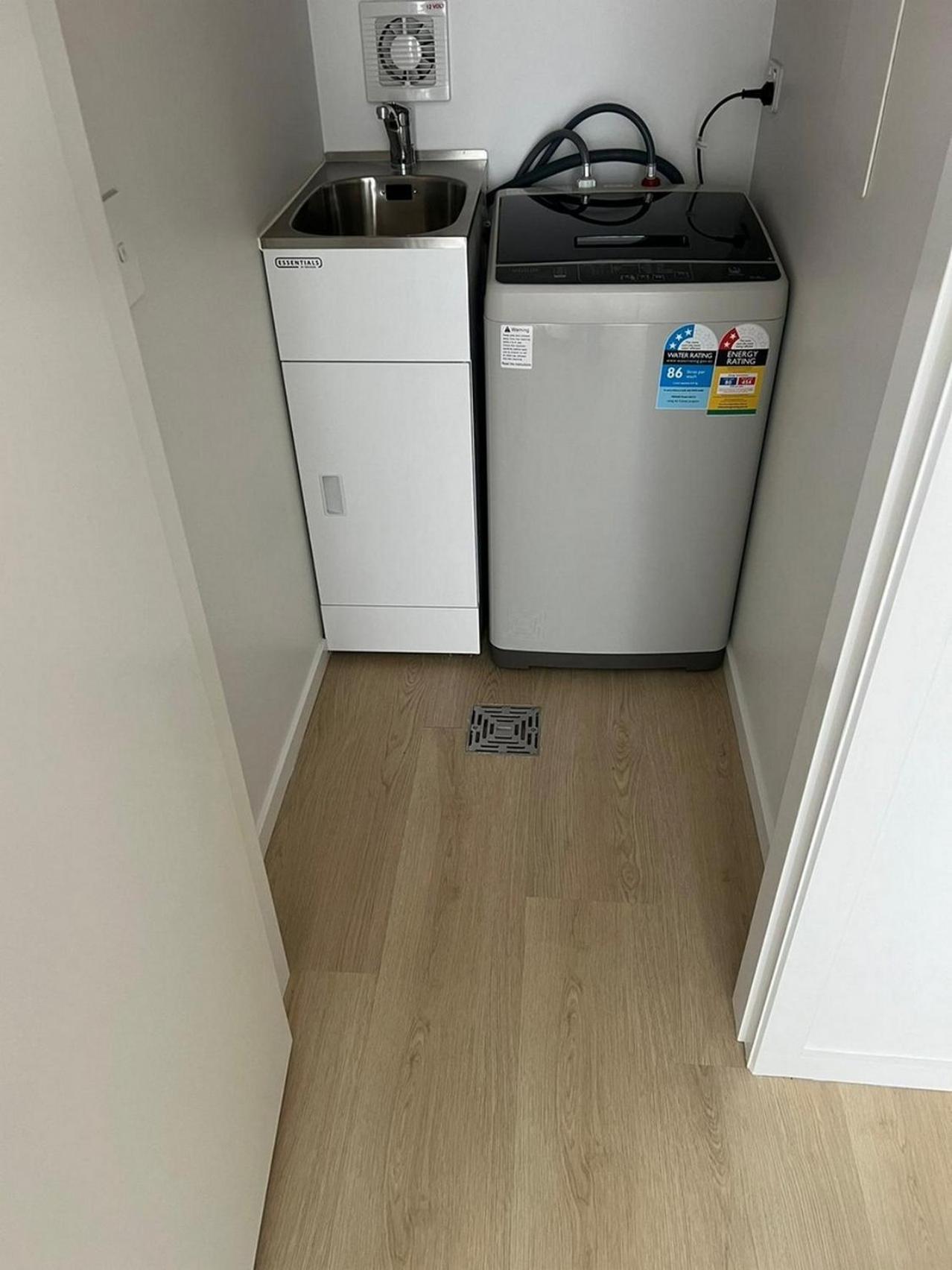 Central Modern 3-Bedroom,3- Bathroom House With Patio And Carpark- Lower Hutt City Centre Kültér fotó