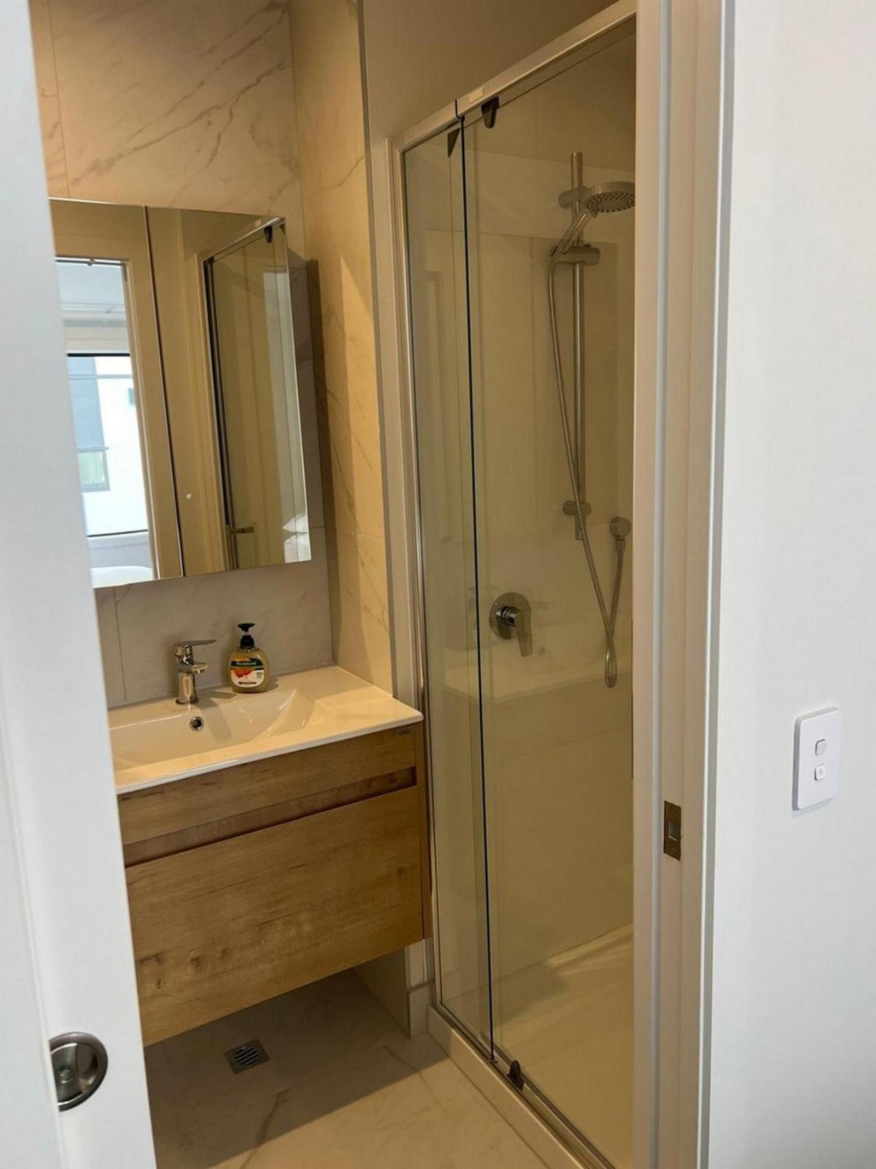 Central Modern 3-Bedroom,3- Bathroom House With Patio And Carpark- Lower Hutt City Centre Kültér fotó