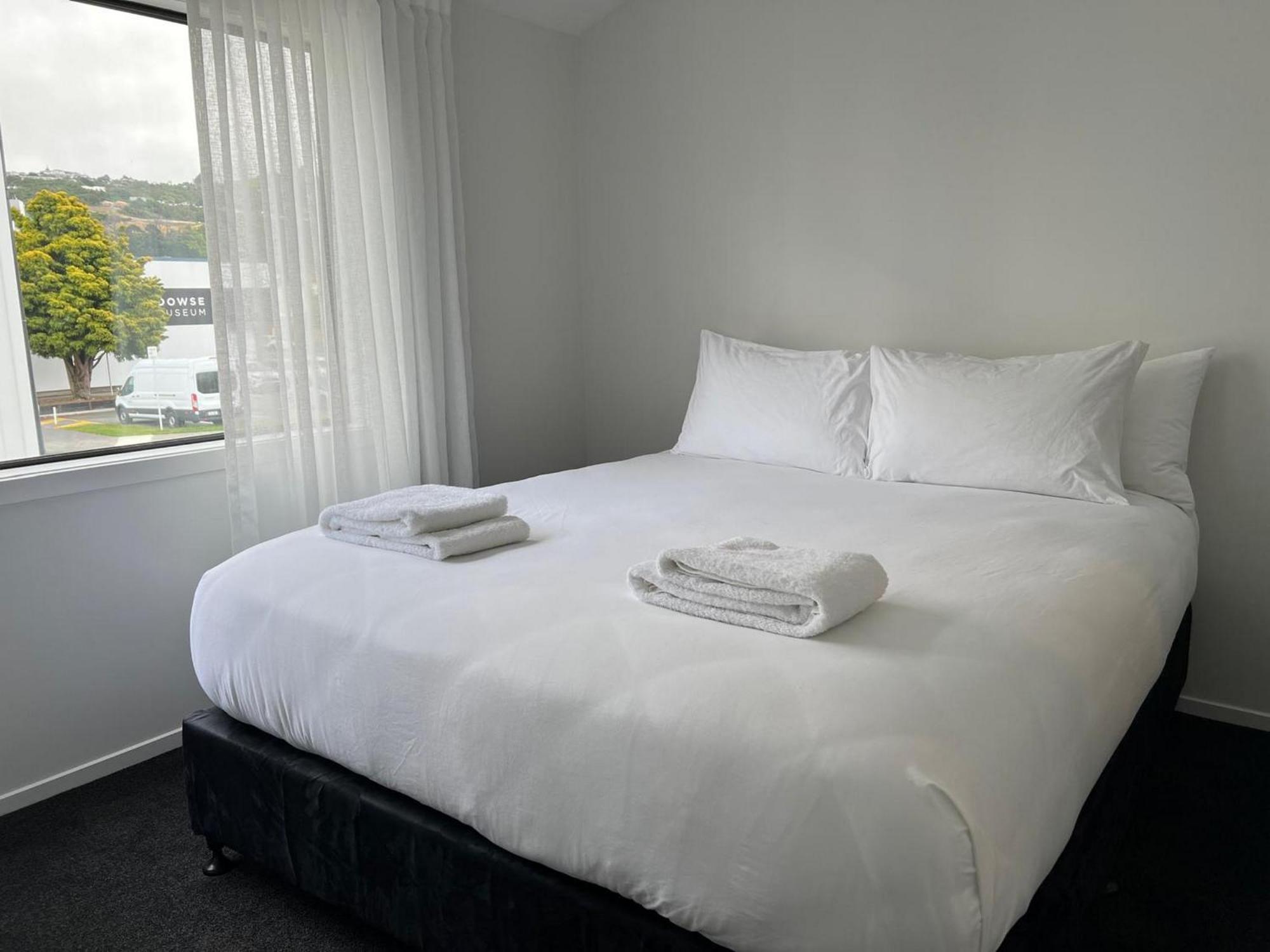 Central Modern 3-Bedroom,3- Bathroom House With Patio And Carpark- Lower Hutt City Centre Kültér fotó
