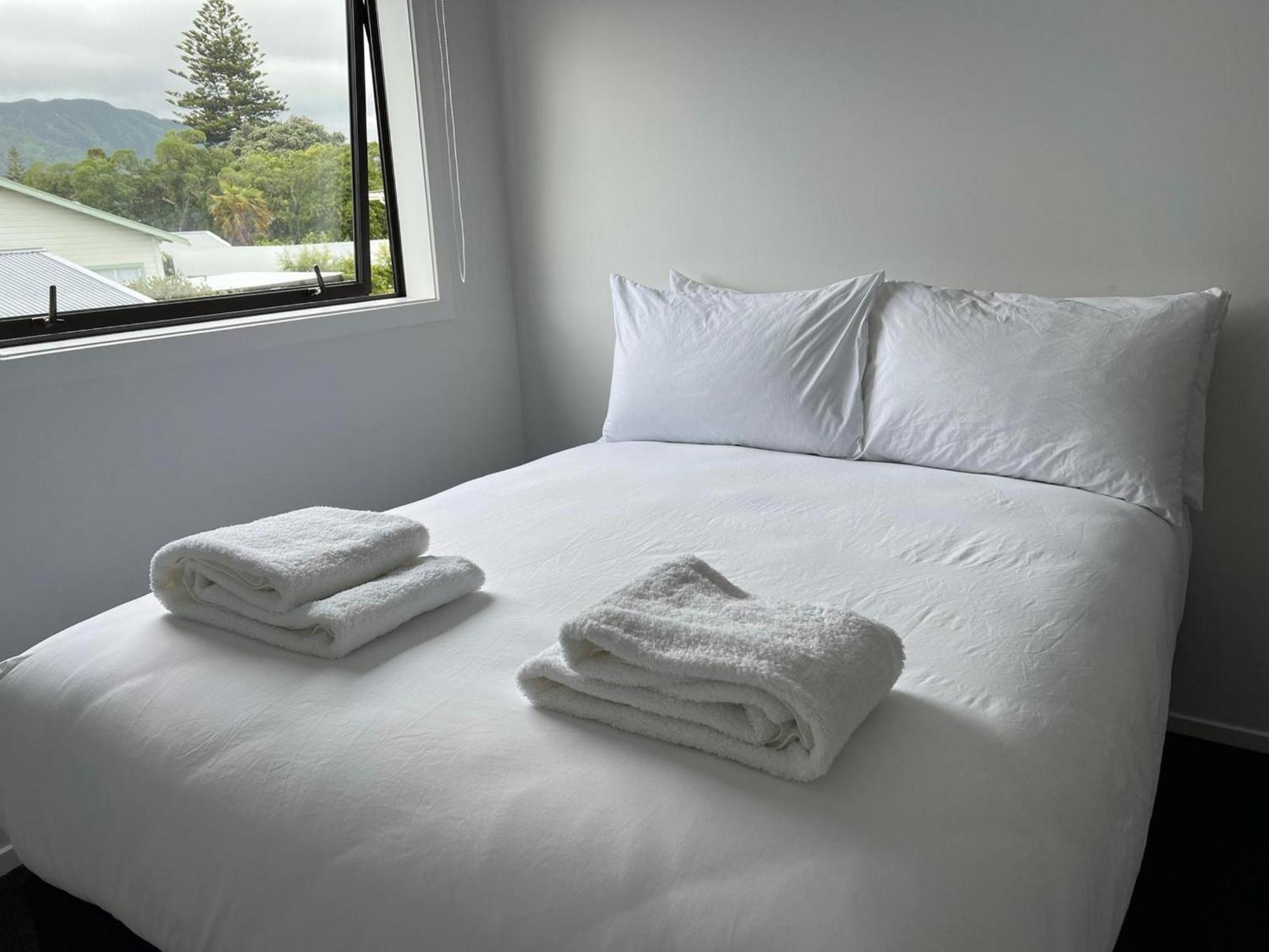 Central Modern 3-Bedroom,3- Bathroom House With Patio And Carpark- Lower Hutt City Centre Kültér fotó